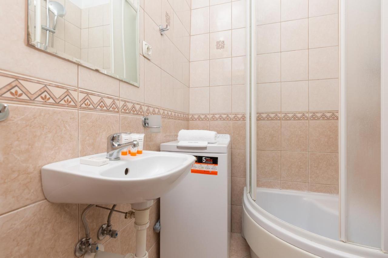 Metro Politechnika Studio Konstytucji By Renters Lägenhet Warszawa Exteriör bild